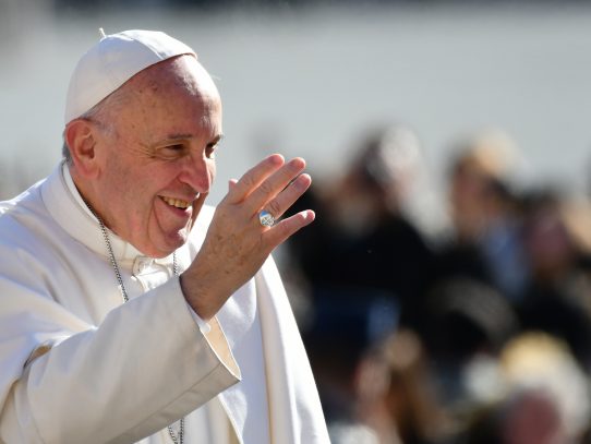 Papa Francisco lamenta víctimas del accidente en Antón