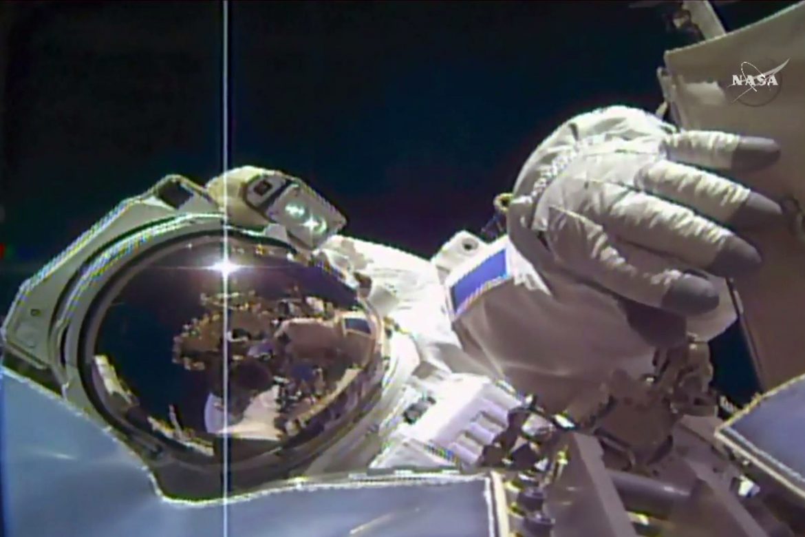 Astronautas de la NASA realizarán caminata espacial