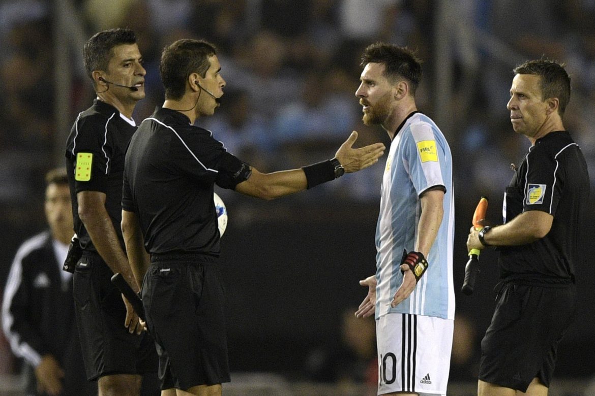 Messi es sancionado por decir "palabras injuriosas" contra árbitro