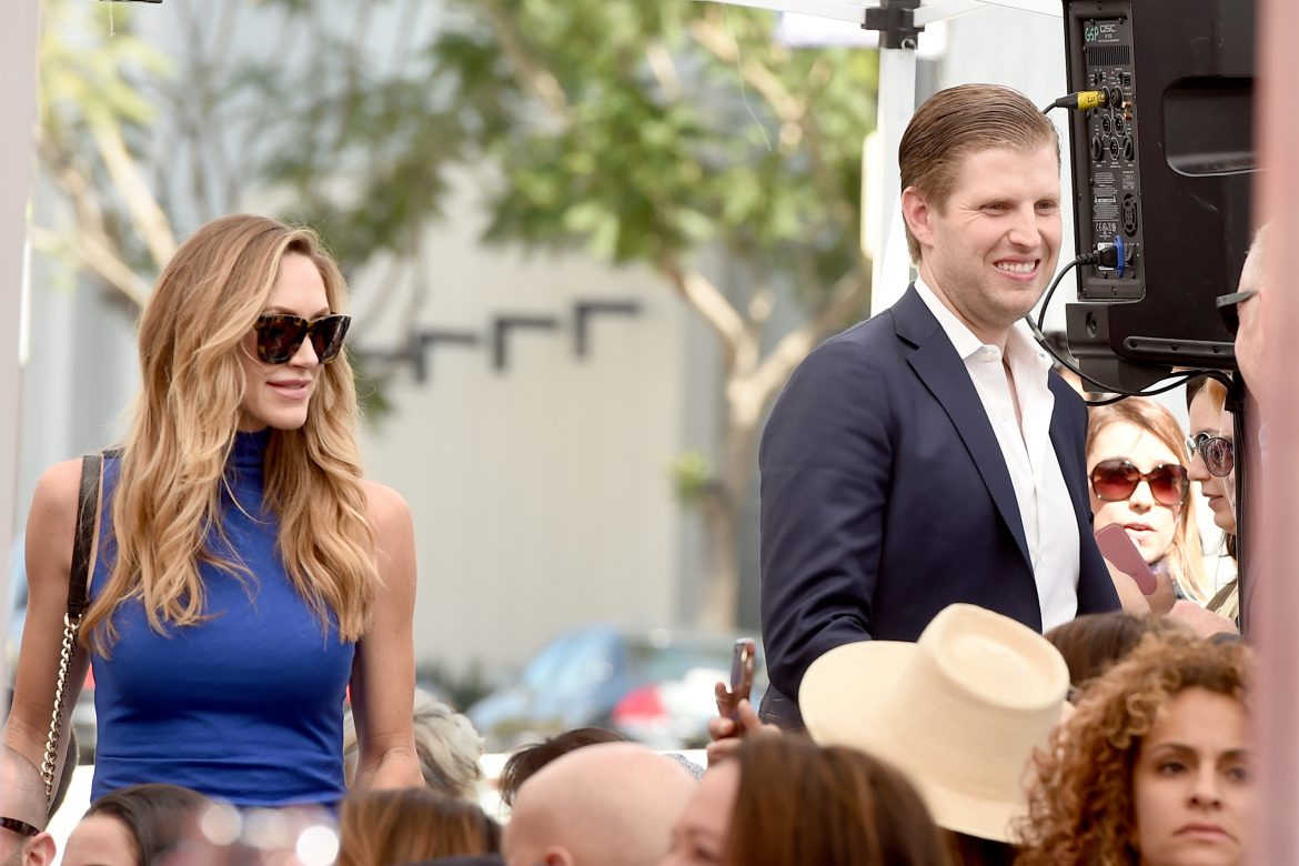 Hijo de Donald Trump hace visita sorpresa al "Paseo de la Fama" de Hollywood