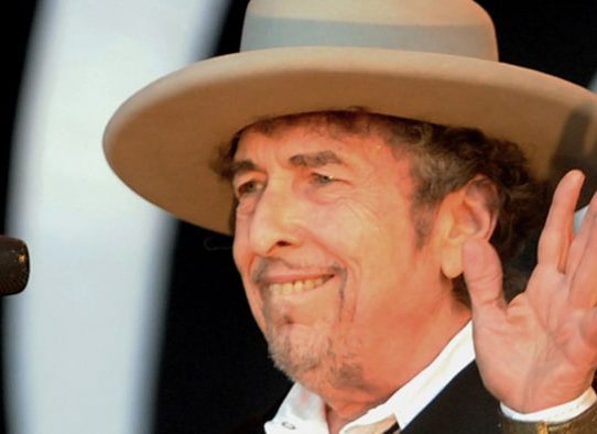 Bob Dylan recogerá finalmente su Premio Nobel