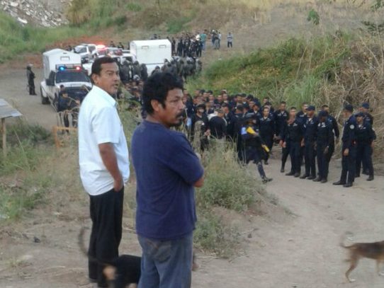 Policía Nacional desaloja precaristas en Pedregal