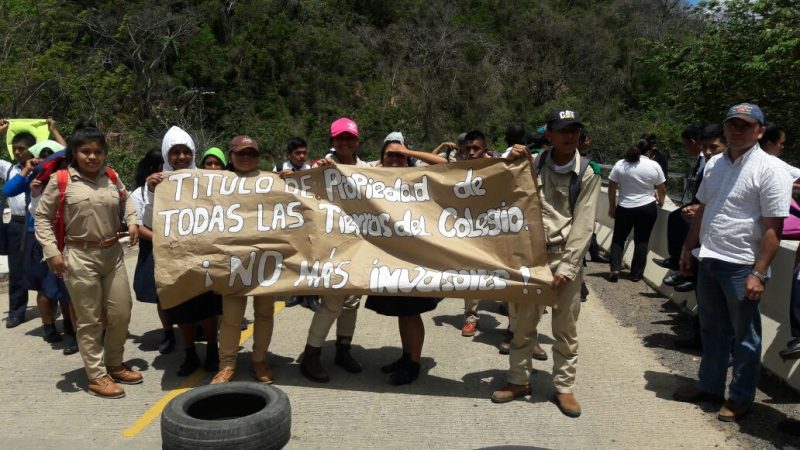 Estudiantes protestan por invasión de tierras en Veraguas