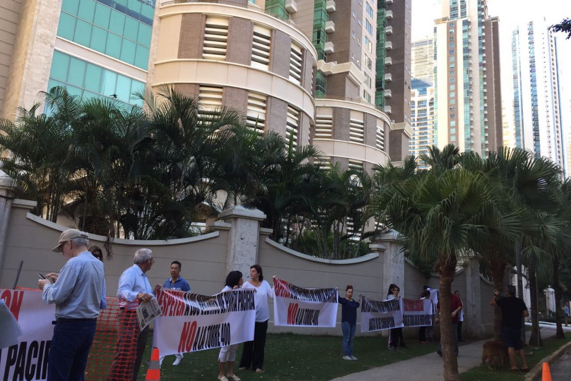 Protestan por construcción de edificio en Punta Pacífica