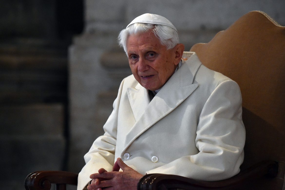 Benedicto XVI celebra con discreción su 90º cumpleaños