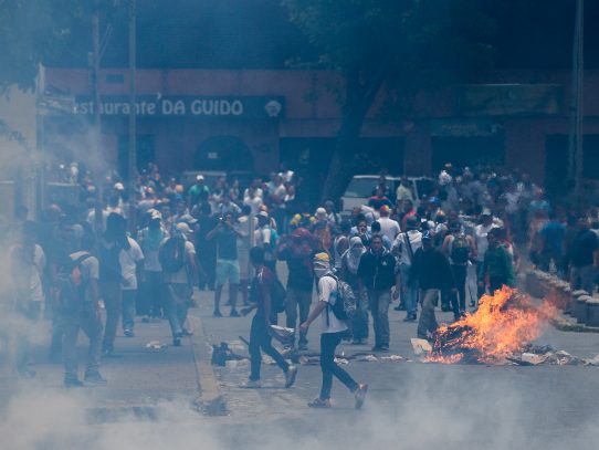 Opositores y Chavistas protestan en las calles de Caracas