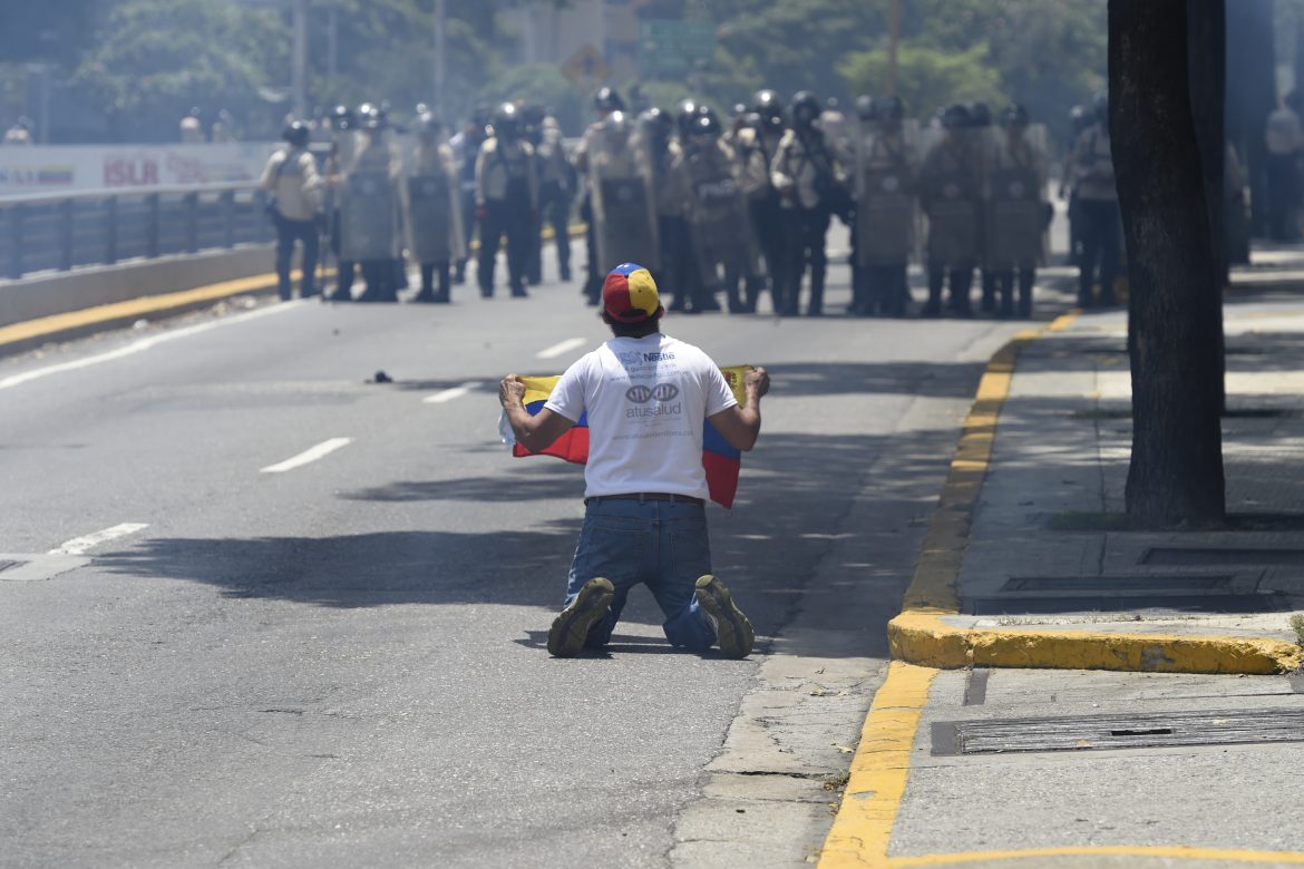 Protesta opositora contra Maduro deriva en nuevos disturbios