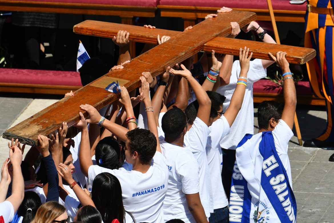 Jóvenes panameños toman la cruz hacia la JMJ-2019