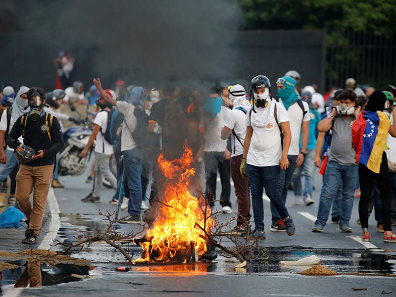 Aumentan a 26 los muertos por violencia en las protestas en Venezuela