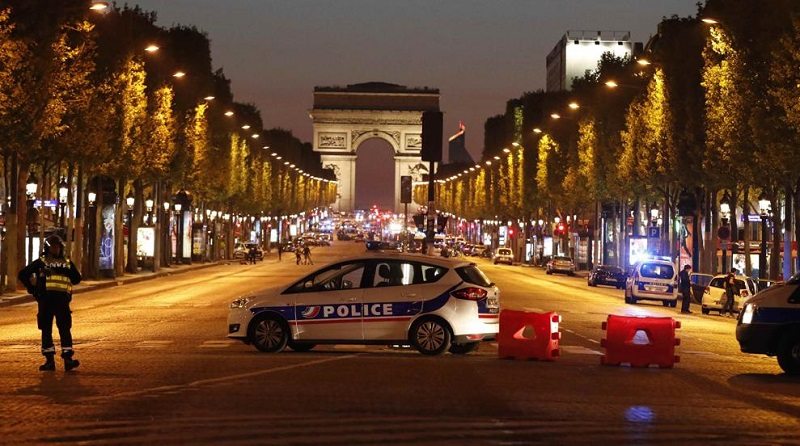 Un policía muerto y dos heridos en un atentado en París