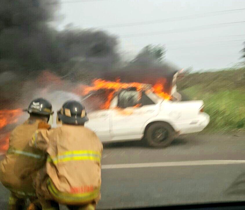 Auto se incendia en autopista Arraiján-La Chorrera