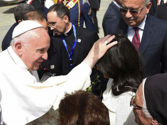 Papa Francisco visita iglesia que fue atacada en Egipto