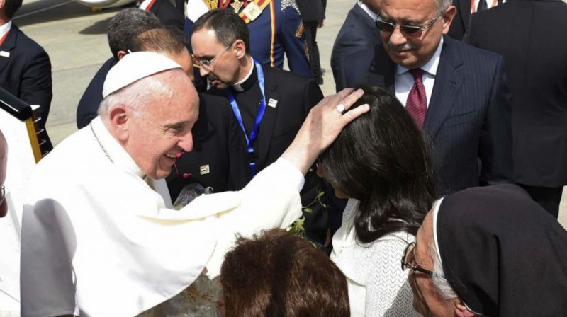 Papa Francisco visita iglesia que fue atacada en Egipto