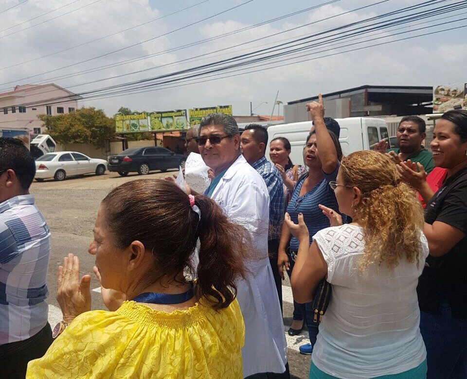 Médicos del Nicolás Solano de La Chorrera protestan por falta de pago