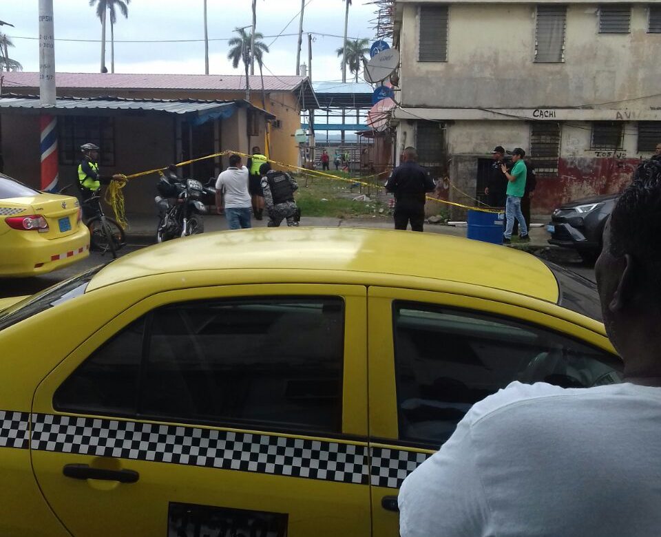 Balacera en calle 4 de Colón deja a taxista herido
