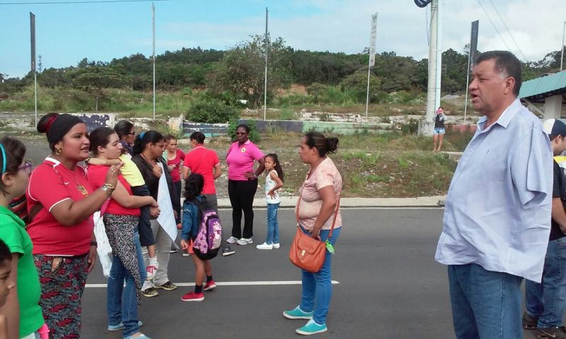 Protestan por falta de mobiliario en escuela inaugurada en Boquete