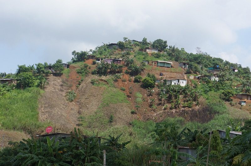 Invasores de Cerro Galera se encuentran en peligro según Sinaproc