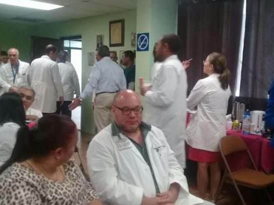 Médicos residentes del Hospital Santo Tomás levantan paro laboral