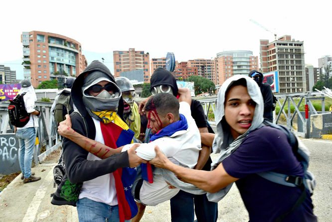 Jornada sangrienta eleva a 28 los muertos por la crisis en Venezuela