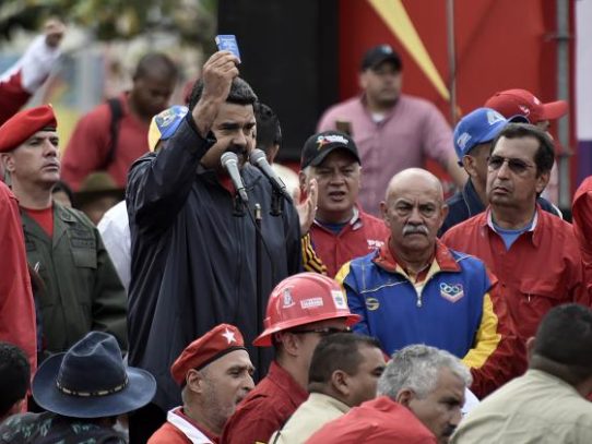 Maduro impulsa nueva Constitución en Venezuela frente a ofensiva opositora