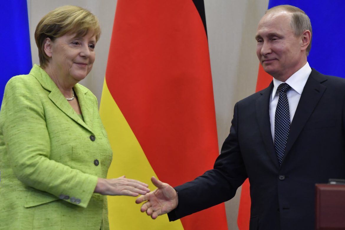 Merkel y Putin: Un encuentro frío a orillas del Mar Negro