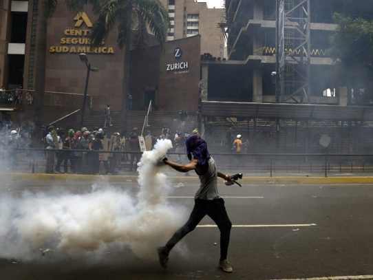 Antimotines impiden con gases marcha contra Constituyente en Venezuela