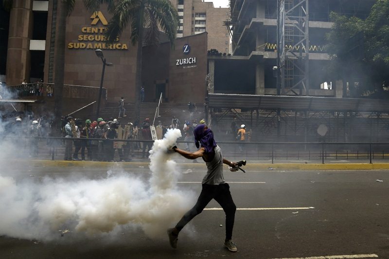 Antimotines impiden con gases marcha contra Constituyente en Venezuela