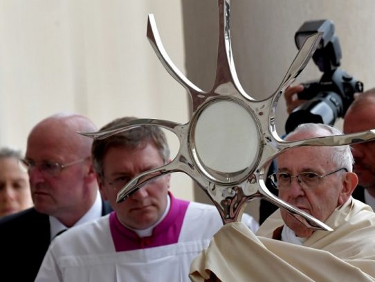 El papa Francisco convierte en santos a dos pastorcitos de Fátima