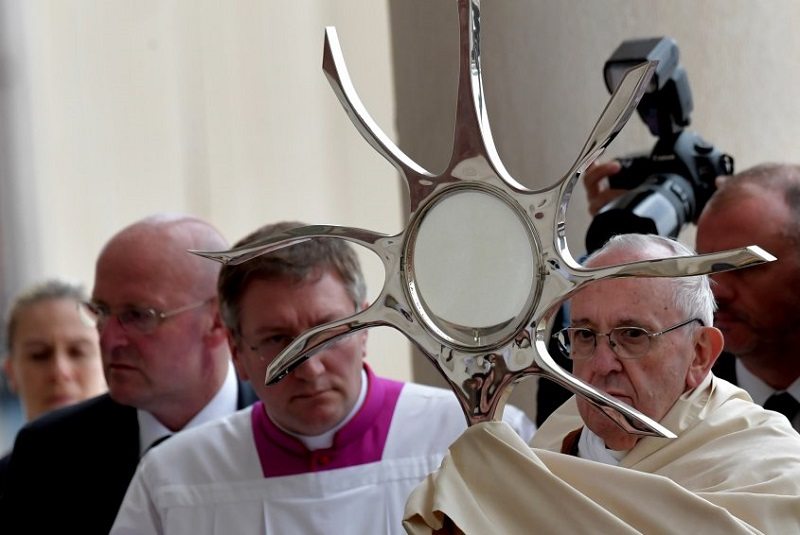El papa Francisco convierte en santos a dos pastorcitos de Fátima