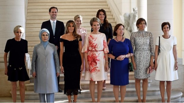 Primer gay entre las primeras damas del G7