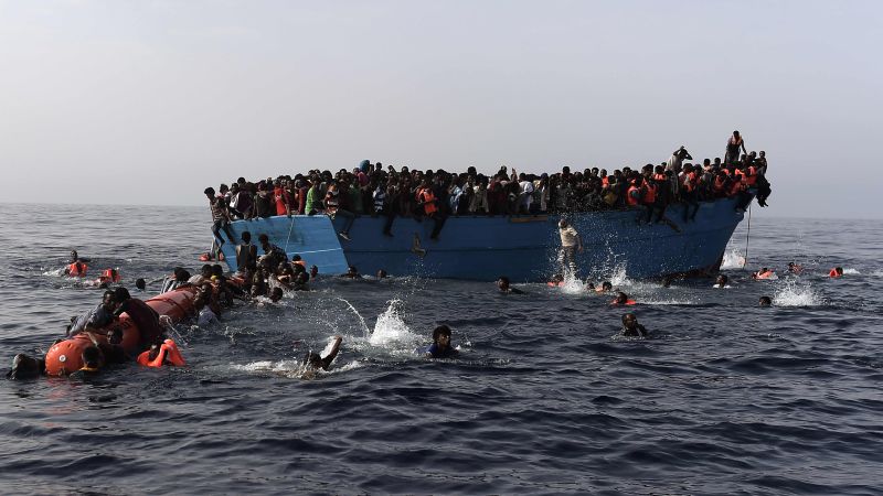 En 4 días 54 muertos y rescatan a 10 mil inmigrantes en el Mediterráneo