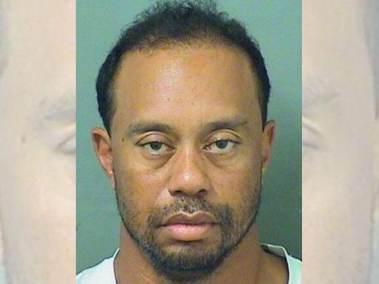 Detienen a Tiger Woods conduciendo borracho