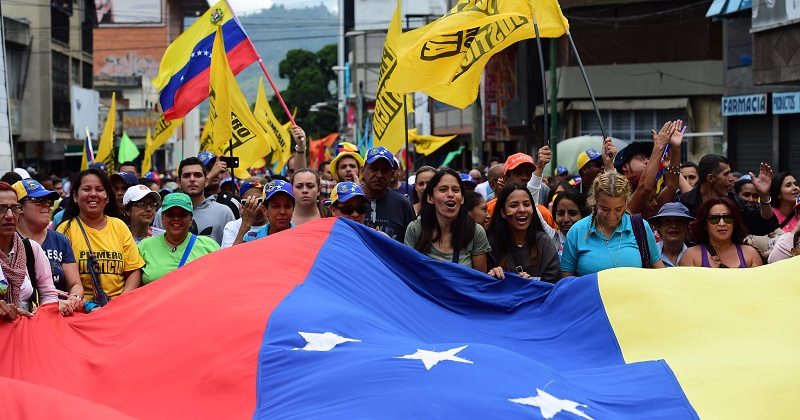 Oposición marcha en Venezuela tras anunciar escalada de protestas