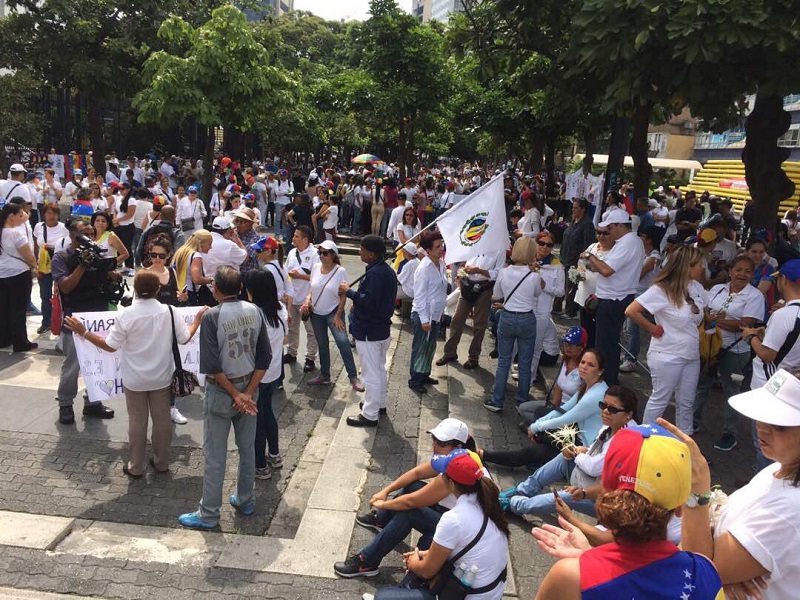 Mujeres venezolanas marchan contra la "represión" y "por la paz"