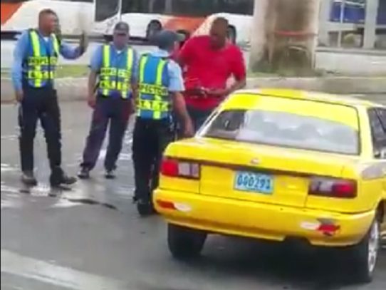 ATTT sanciona a taxista tras agredir a inspectores de transito