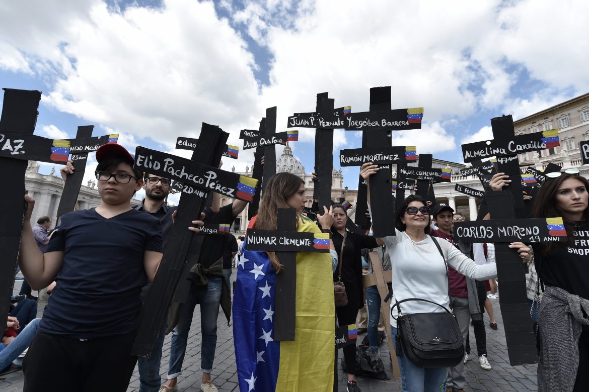 Artistas y músicos venezolanos marcharon contra las muertes en protestas