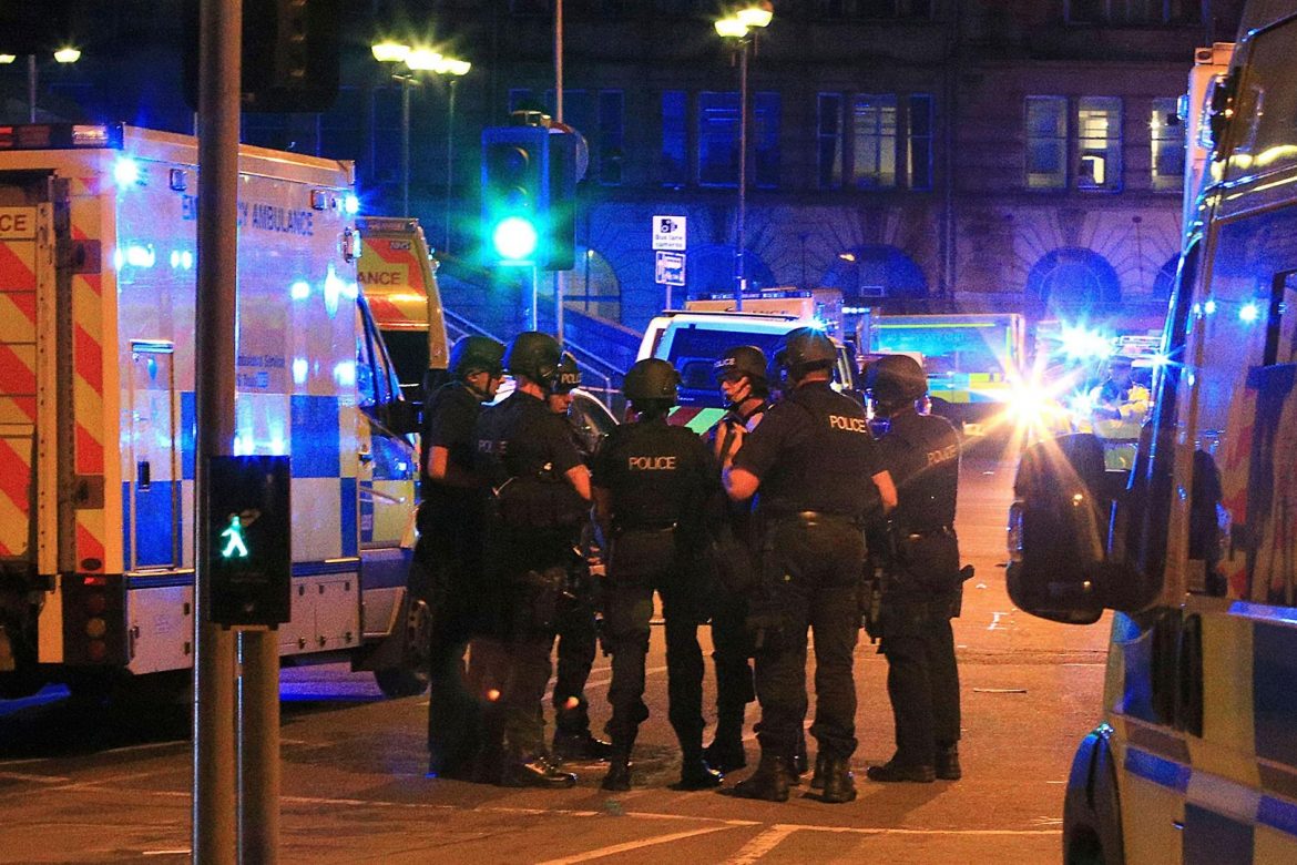 Desmantelan célula responsable de atentado en Manchester