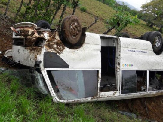 Vuelco de autobus en Chepo deja mas de 10 heridos