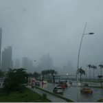 Frente frío llega este martes con lluvias y mareas altas