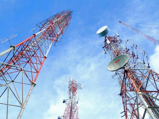 Empresas de telecomunicaciones son demandadas por caso de antenas en Colón