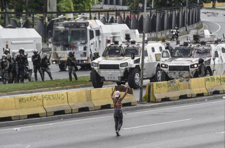 Oposición llama a venezolanos a desconocer al gobierno de Maduro