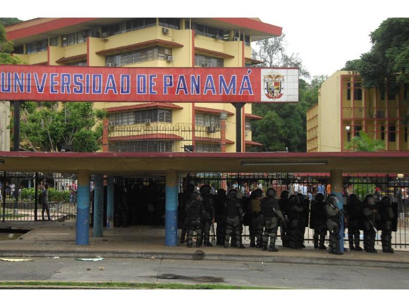 Universidad de Panamá prepara demanda contra la Policía Nacional