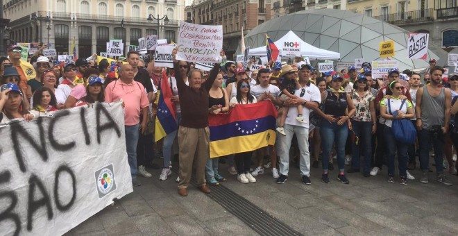 Cientos de venezolanos manifiestan en Madrid contra el gobierno de Maduro