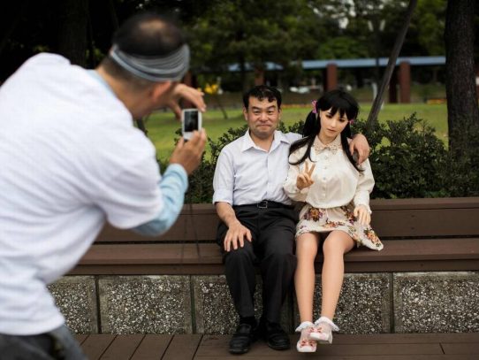 Japoneses encuentran el amor en muñecas de silicona
