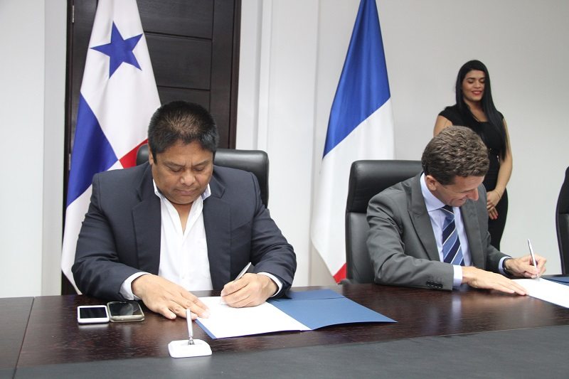 Panamá y Francia firman acuerdo para combatir el narcotráfico, terrorismos