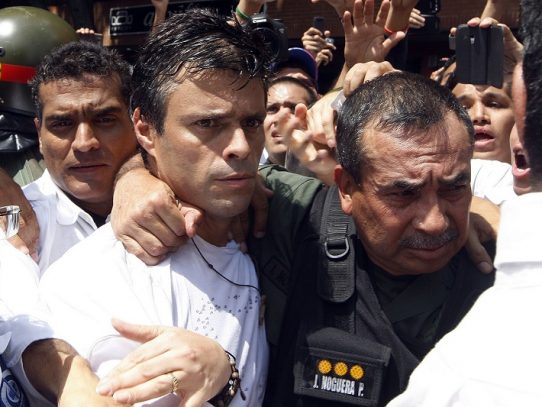 Opositor venezolano Leopoldo López rechazó casa por cárcel, según esposa