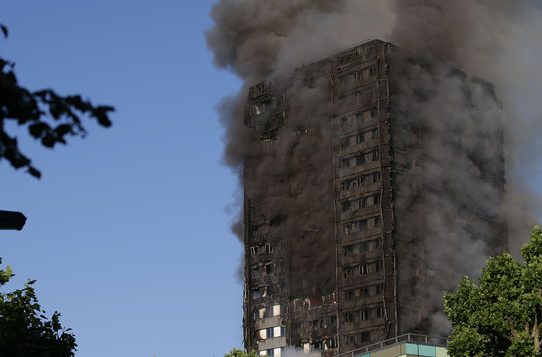 Saldo del incendio de Londres aumenta a 58 y la reina apela a la unidad nacional