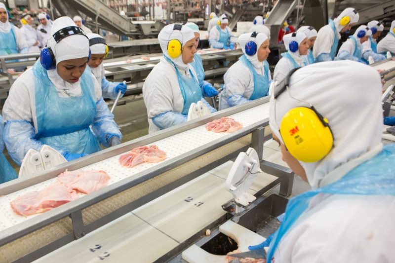 Brasil envía ministro a EEUU para negociar reapertura de venta de carne