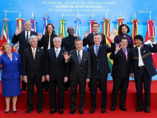 Mercosur llama a Venezuela a restablecer el orden institucional