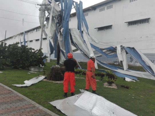 Torbellino causa daños y alarma en la provincia de Colón